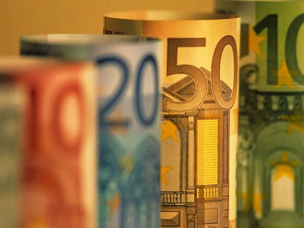 05tqhoxb Евро теряет позиции - и уходит из Европы?!