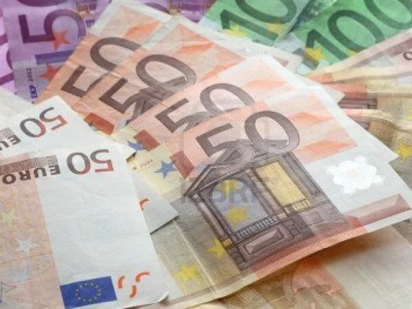 евро Более половины латвийцев не поддерживает введение в стране евро