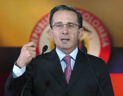 12-1 Альваро Урибе больше не будет президентом Колумбии