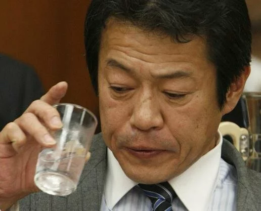 Бывшего министра финансов Японии Сеити Накагава нашли мертвым в его квартире в Токио