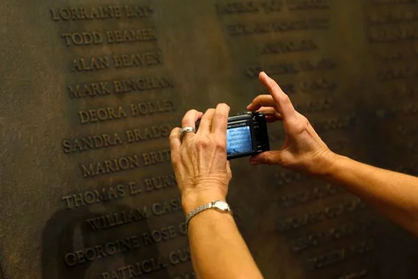 4abppa8m В Нью-Йорке не оскверняли монумент погибшим 11 сентября, а просто ремонтировали