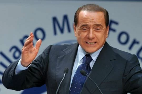 539w Берлускони требует отставки спикера