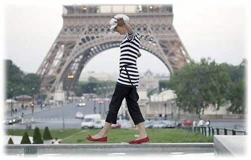 Парижанки нарушают забытый закон (фото Daily Telegraph)