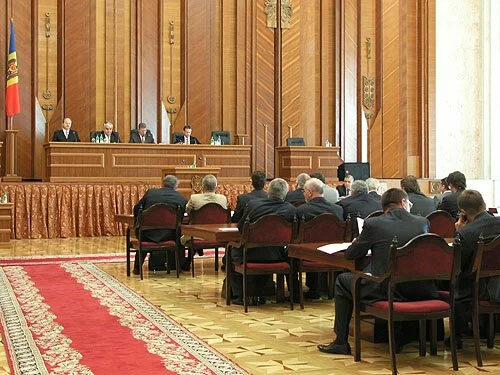 7984 Коммунисты Молдовы бойкотируют парламент