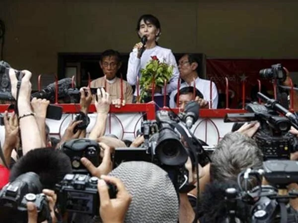 divx418x Лидер оппозиции Мьянмы «проиграла» недвижимость брату
