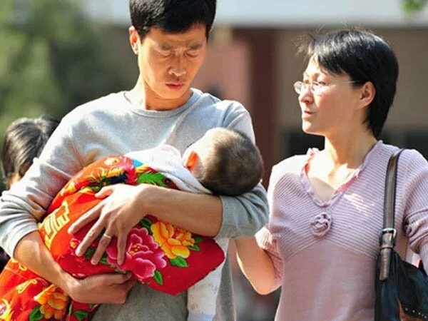 gitjmgai Китайские семьи будут судиться с властью из-за принципа «Одна семья - один ребенок»
