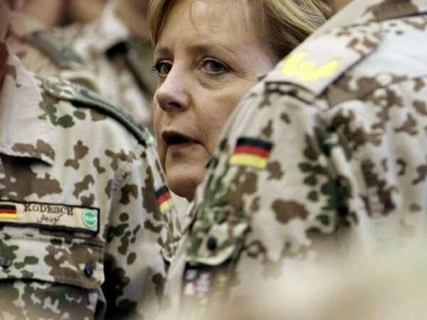 hnnll9eq Как Меркель учила афганцев боевой дисциплине