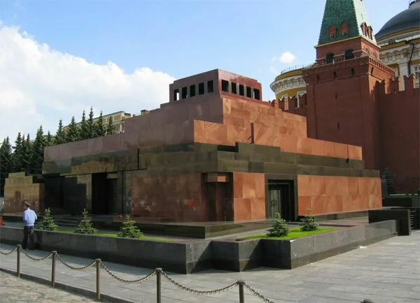 mavzoley Совершено нападение на мавзолей Ленина