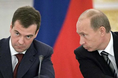 putin_medvedev В январе снизились рейтинги Медведева и Путина