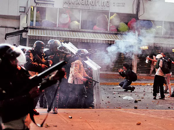 venesuyela-protesty Венесуэла: протесты вместо почтения смерти Уго Чавеса